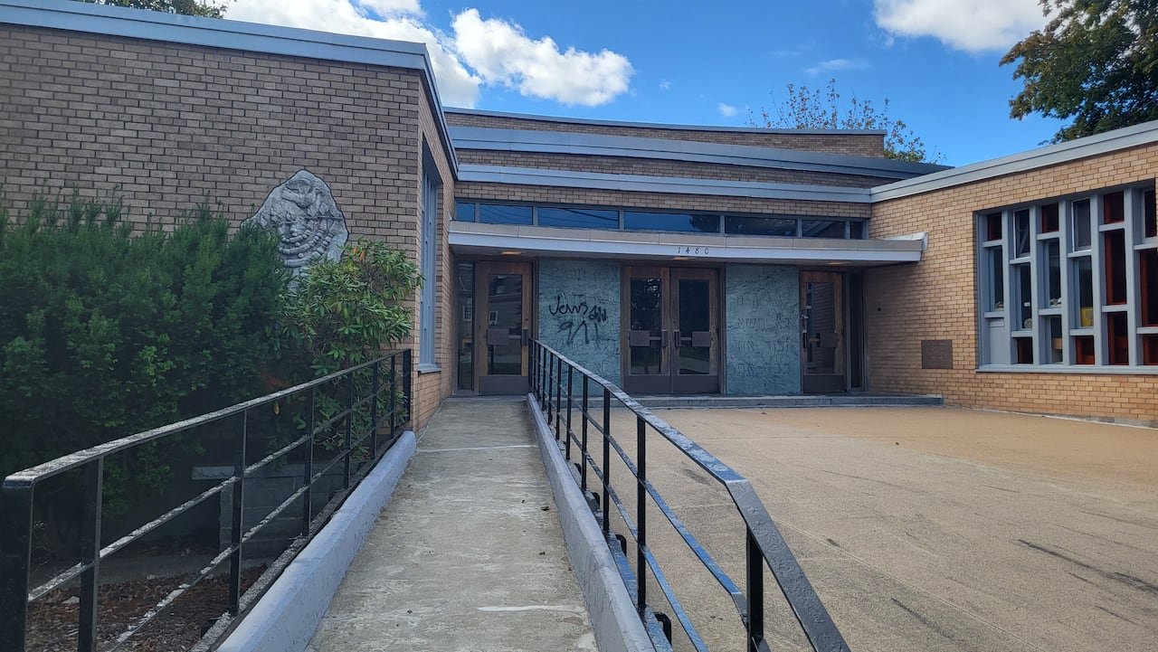 A synagogue's exterior with spray paint graffiti