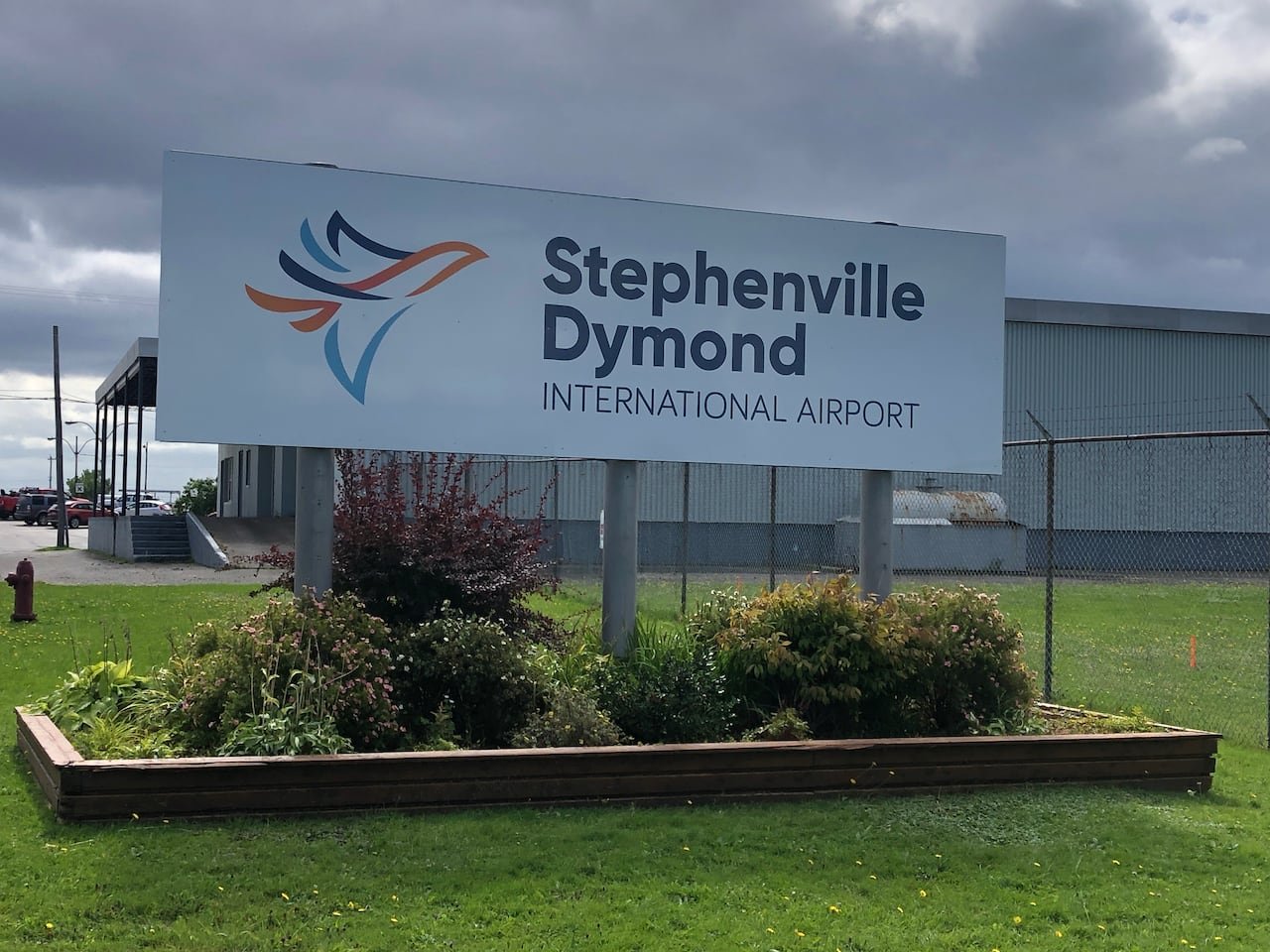 A sign for an airport is pictured.
